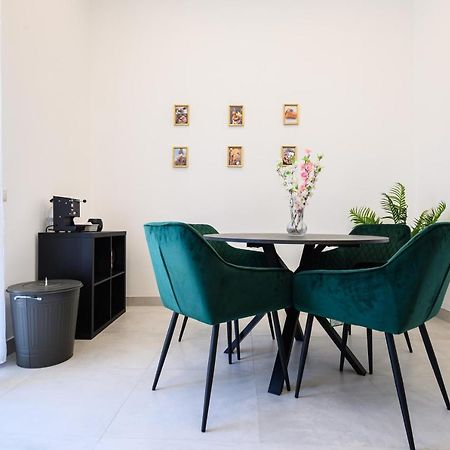 נאפולי Magical Botanic-Charming Apartment מראה חיצוני תמונה